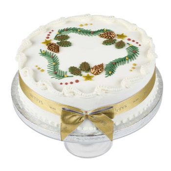 Royal Iced Wreath Christmas Cake