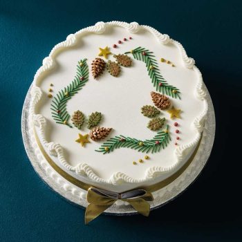 Royal Iced Wreath Christmas Cake